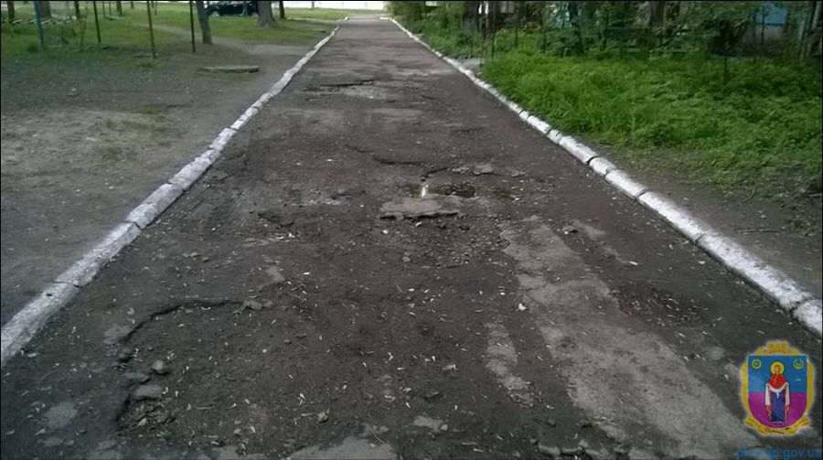 підсумки 2016 року: протягом минулого року у покрові відремонтовано 32 дороги та вісім тротуарів, що на 41% більше, ніж у 2015 році. Зображення 6