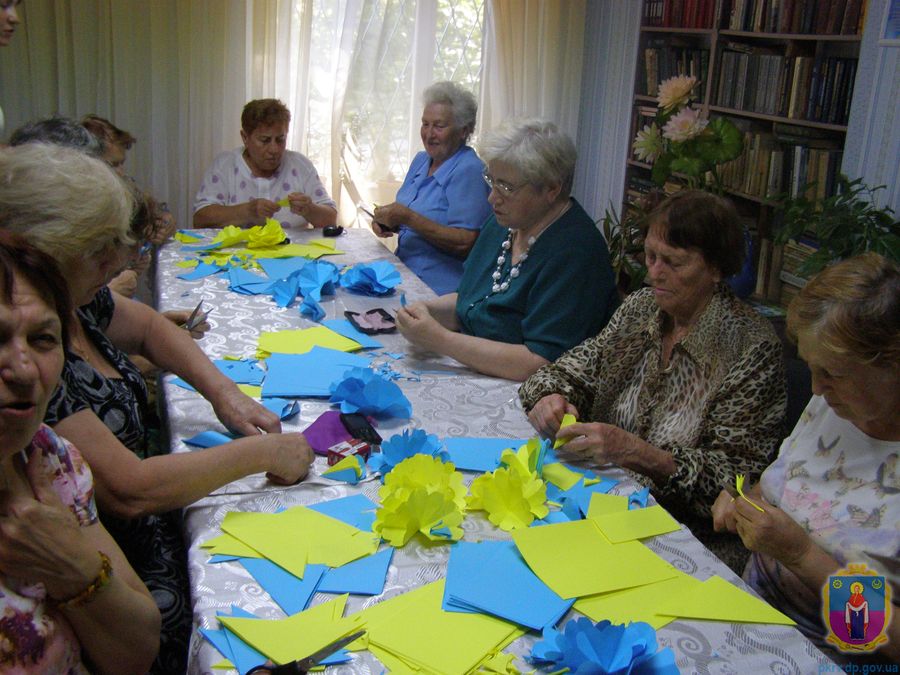 триметровий уквітчаний стяг – до дня прапора та дня незалежності. Зображення 1