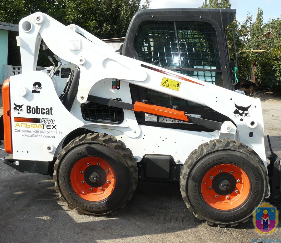 автомобільний парк «добробуту» поповнився міні-навантажувачем bobcat. Зображення 2