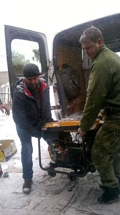 з покрова у зону ато передано понад трьох тон гуманітарної допомоги. Зображення 5