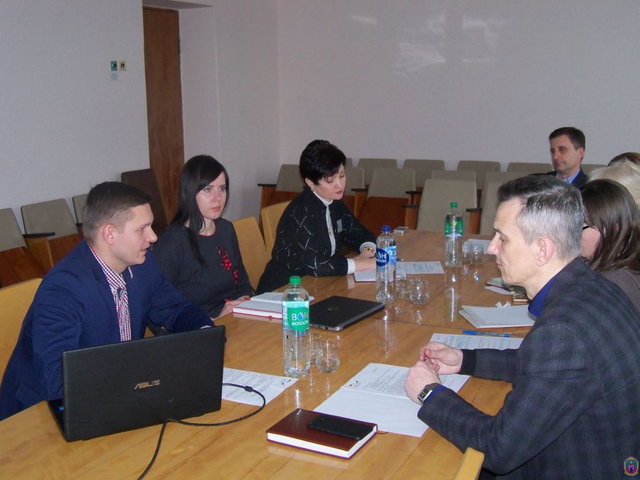 курс на удосконалення адміністративних соціальних послуг. Зображення 1