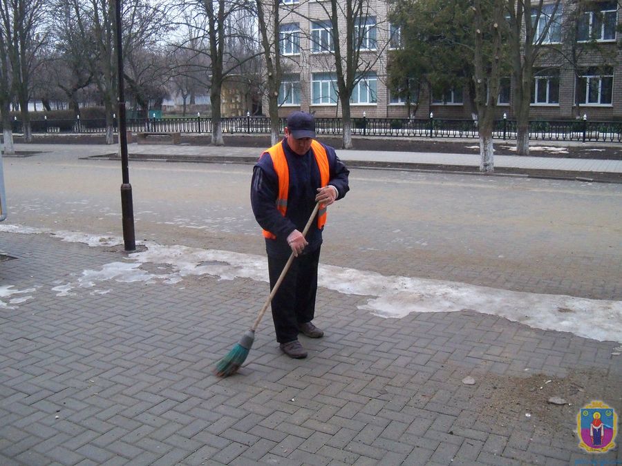 комунальники впорядковують місто. Зображення 1