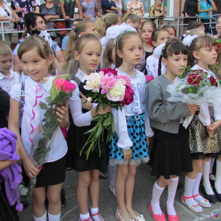 для школярів міста пролунав останній дзвінок. Зображення 9