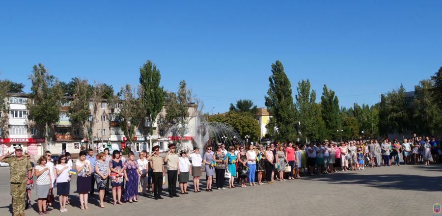 блакить із золотом на нім переплелися. Зображення 1
