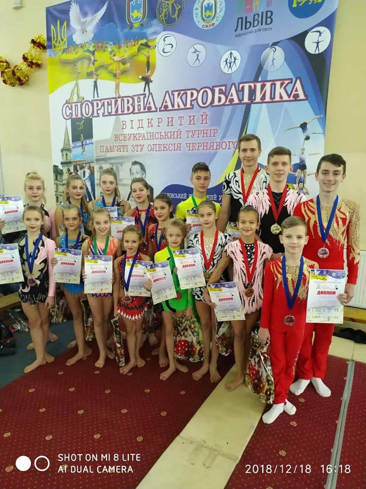 кінець року з перемогами. акробати дюсш з медалями всеукраїнського турніру. Зображення 3