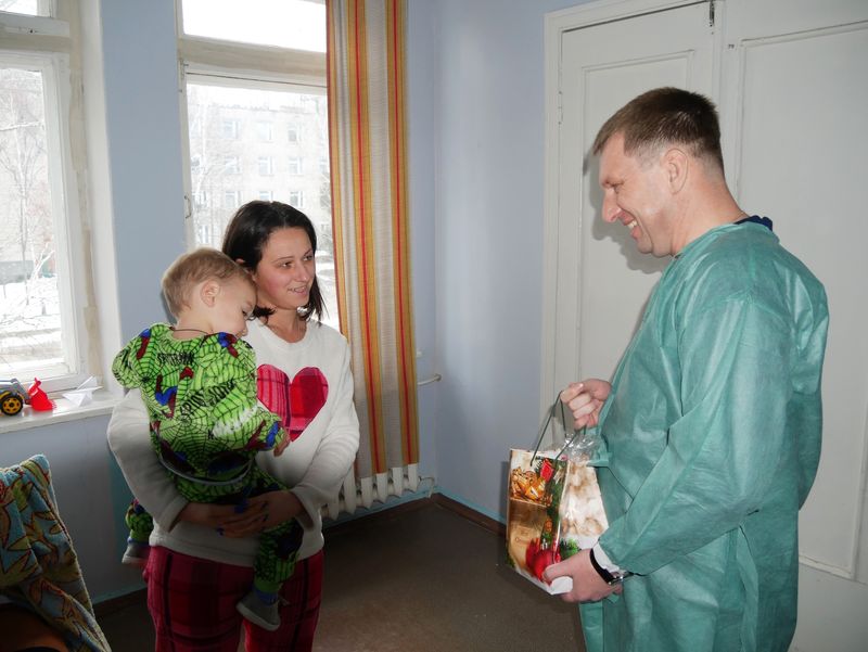 міський голова привітав маленьких пацієнтів дитячого відділення. Зображення 5